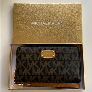 Michael Kors Large Leather Smartphone Wrislet
